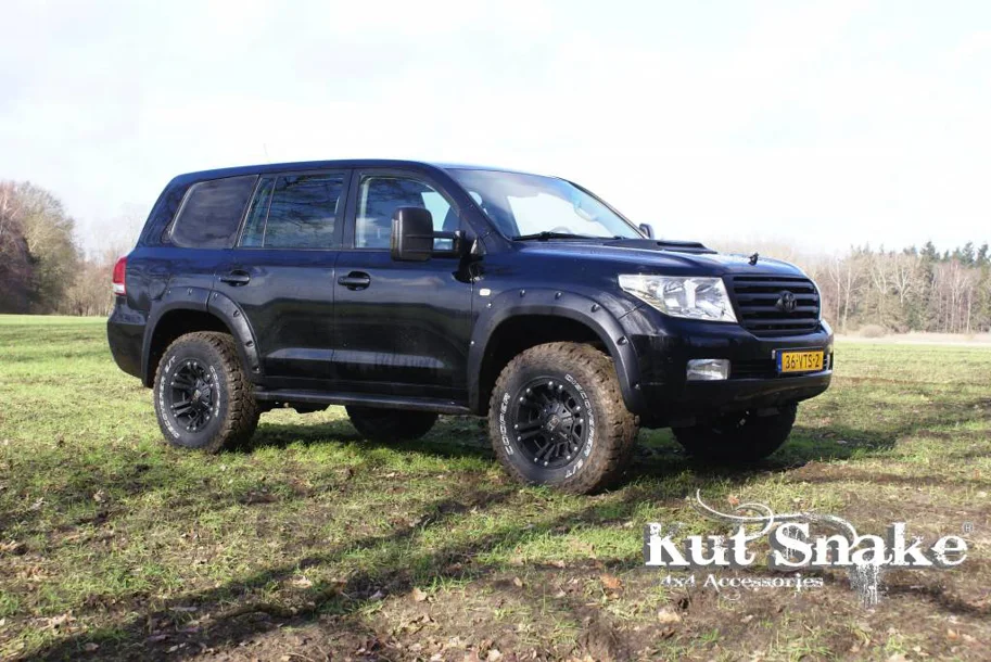 Kut Snake Kotflügelverbreiterung Toyota Land Cruiser 200 50 mm (2007-2011)