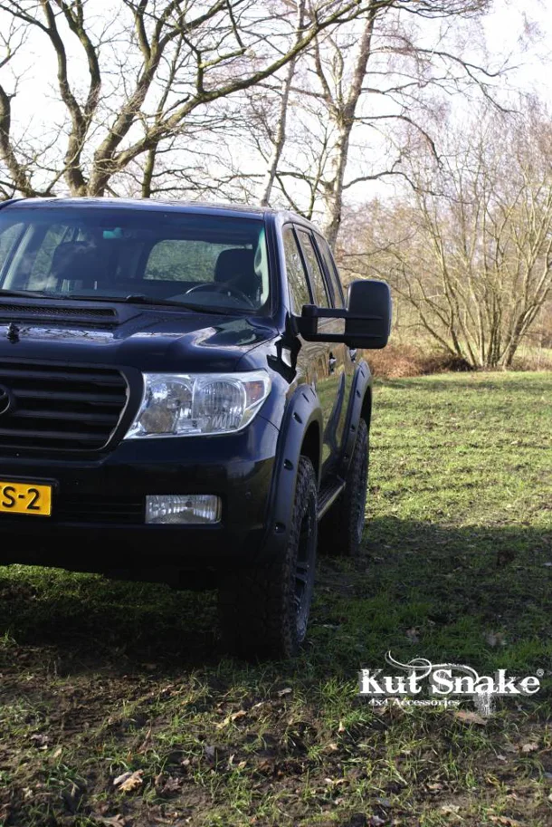 Kut Snake Kotflügelverbreiterung Toyota Land Cruiser 200 50 mm Smooth Finish (2007-2011)