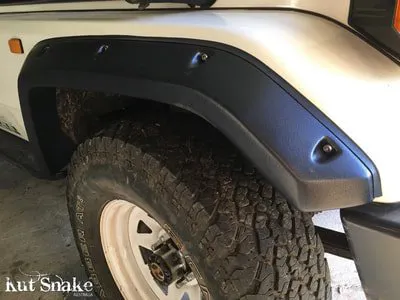 Kut Snake Kotflügelverbreiterung Toyota Land Cruiser 75/79 50 mm nur vorne (1984-2006)