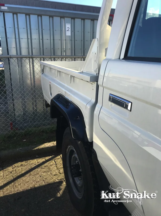 Kut Snake Kotflügelverbreiterung Toyota Land Cruiser 79 Doppelkabine 50 mm nur hinten (2007-heute)