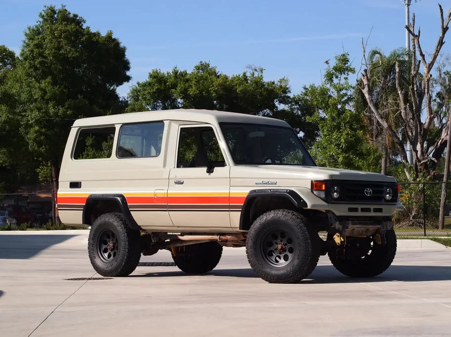 Kut Snake Kotflügelverbreiterung Toyota Land Cruiser 70 Serie (BJ7#, FJ7#, HJ7#, HZJ7#, HDJ7#, FZJ7#, PZJ7#) 55 mm (1984-2006)