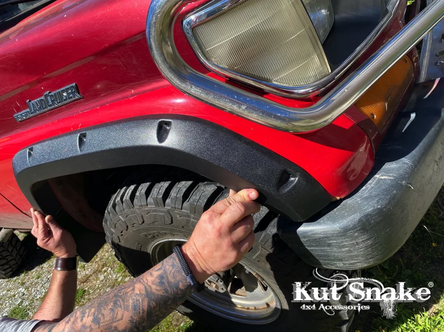Kut Snake Kotflügelverbreiterung Toyota Land Cruiser Light Duty LJ7#/KZJ7# 2-Türer 55 mm (1990-1996)