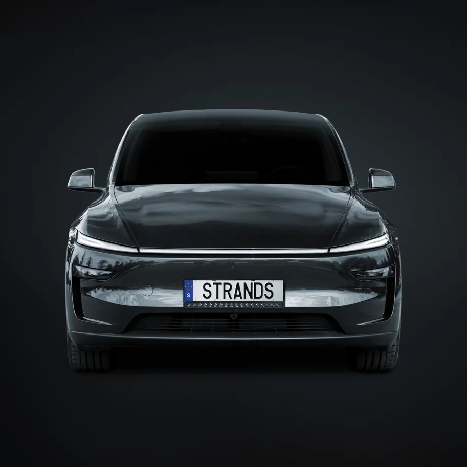 Strands NUUK E-LINE BLACK LED-Bar 20" Komplettkit mit Kennzeichenhalter für Tesla Model Y (ab 2025)