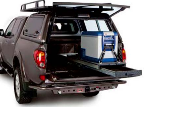 Pickup mit ausgezogenem Auszug und Schublade
