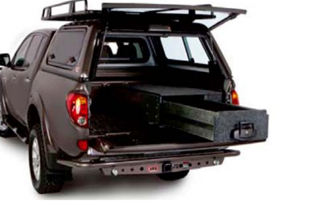Pickup mit Outback Solutions Schubladensystem geschlossen